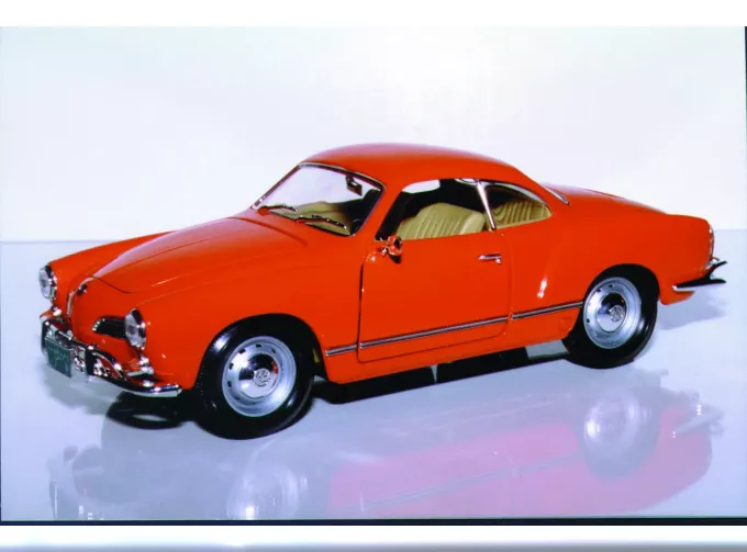 VOLKSWAGEN Karmann Ghia Coupe (1966), orange