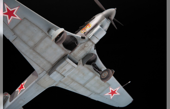Сборная модель Советский истребитель Як-9Д