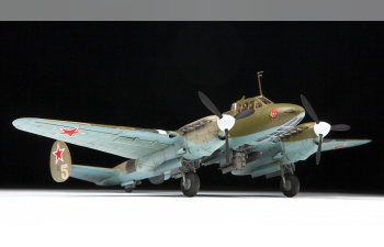 Сборная модель Советский пикирующий бомбардировщик Пе-2