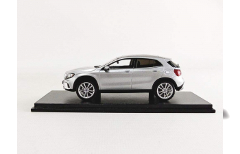 Mercedes-Benz GLA 250 2017, silver