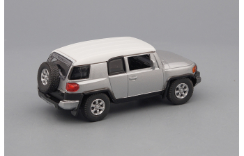 TOYOTA FJ Cruiser, silver / white