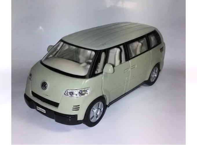 VOLKSWAGEN Microbus (2001), light green