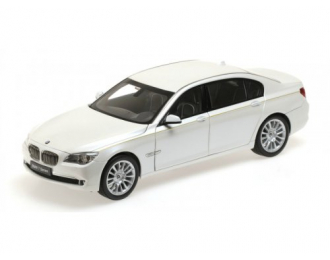 BMW 7 Series (F02) белый