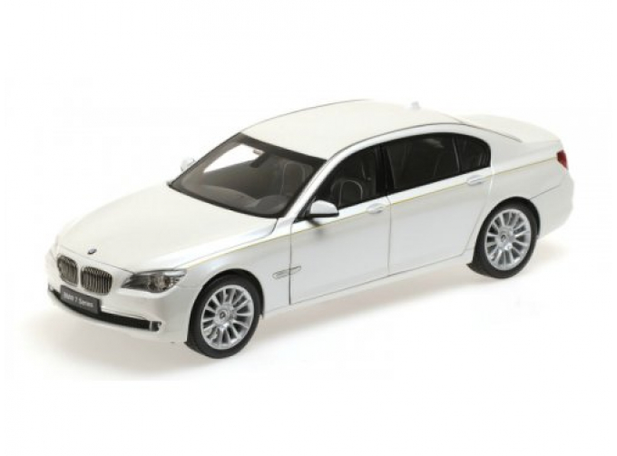 BMW 7 Series (F02) белый