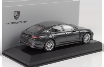 PORSCHE Panamera Turbo (2016), grey