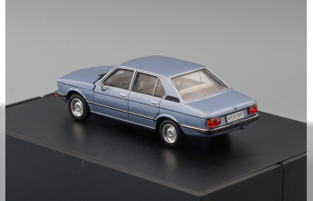 BMW 5-er Series 520i 528 E12 1972, blue