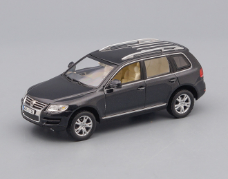 VOLKSWAGEN Touareg, dark grey