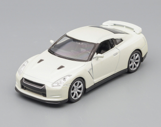 NISSAN GT-R, pearl