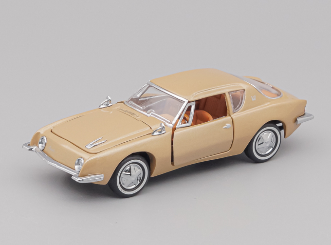 STUDEBAKER Avanti 1963, gold