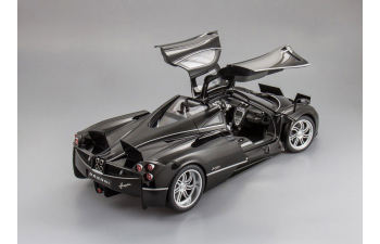 PAGANI Huayra (2011), gloss black