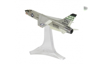 Vought F-8E Crusader Diecast Model USMC VMF(AW)-333 Fighting Shamrocks DN7 MCAS Yuma AZ 1967 (Wings of Heroes)