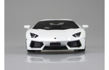 Сборная модель Lamborghini Aventador LP700-4 (White Pearl)