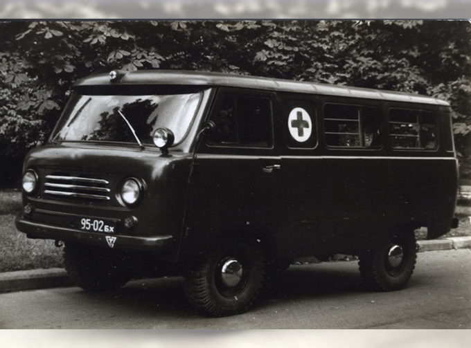 UAZ-450A «Медицинская Помощь» МО СССР - 1962 г. (интерьер армейский - 4 носилок)