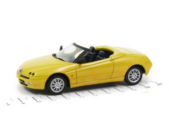 Alfa Romeo Spider желтый