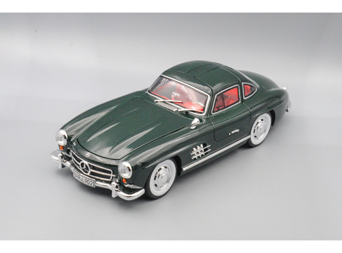 MERCEDES-BENZ 300 SL, зелёный, 25 см.