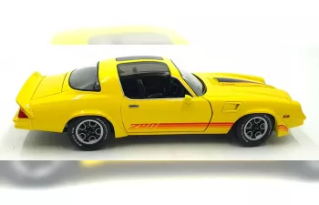 CHEVROLET Camaro Z28 T-Roof (1980), bright yellow