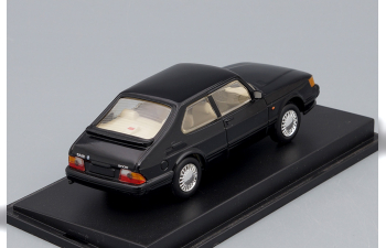 SAAB 900, black