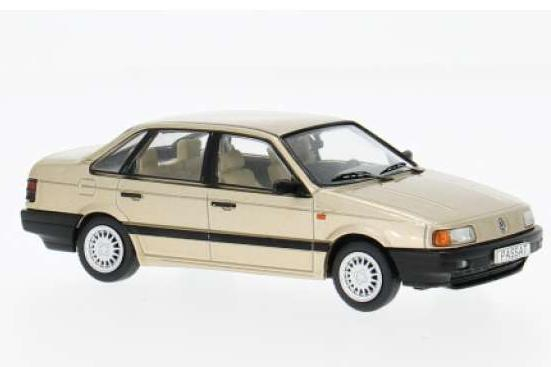 VOLKSWAGEN Passat CL (B3) (1988), beige