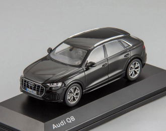 Audi Q8 (black)