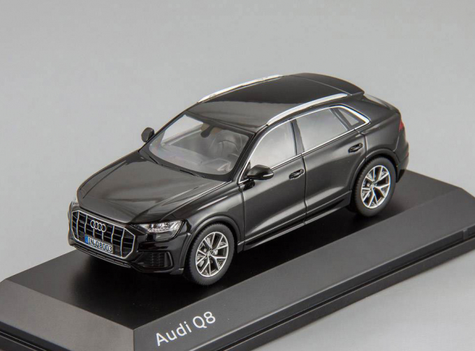 Audi Q8 (black)