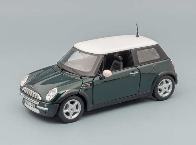 Mini Cooper, green