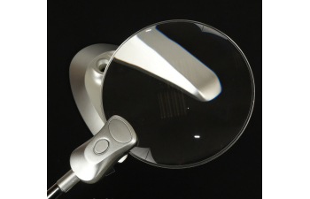 Лупа 4-кратная с подсветкой (на подставке)