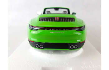 Porsche 911 (992) Carrera 4S lizard green