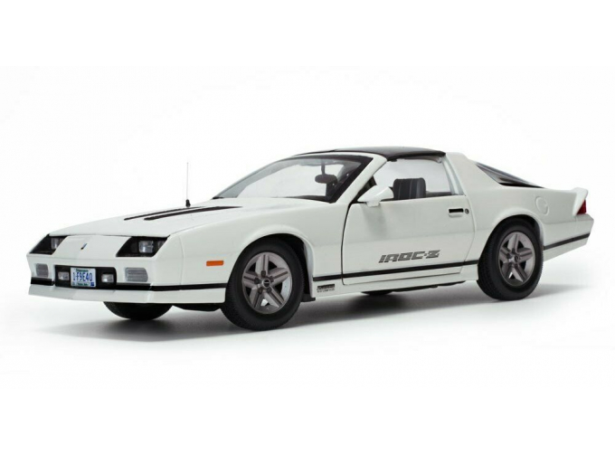 Chevrolet Camaro IROC-Z 1985 белый