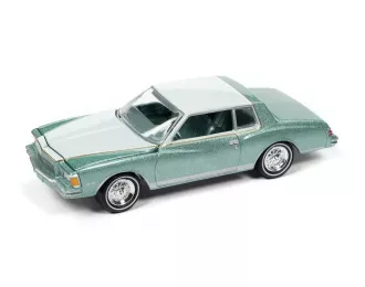 CHEVROLET Monte Carlo (1979), Medium Green Firemist Poly Body with Light Green Upper Color