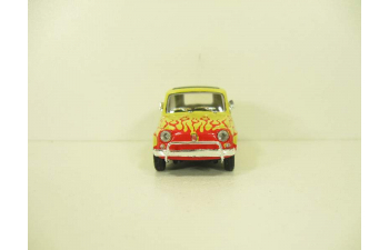 FIAT 500L, yellow / red