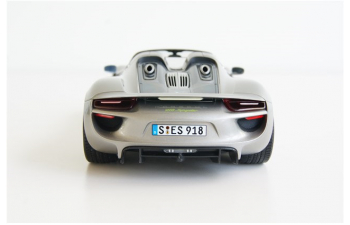 PORSCHE 918 Spyder (2013), silver metallic