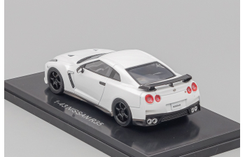 NISSAN GT-R R35, pearl white