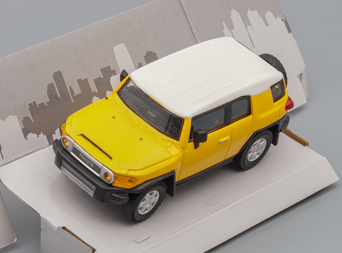 TOYOTA FJ Cruiser, yellow / white roof