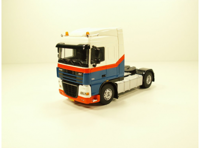 DAF XF105 SC 4x2 тягач, масштаб 1:50, белый / синий / красный