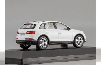 Audi Q5 (2016), white