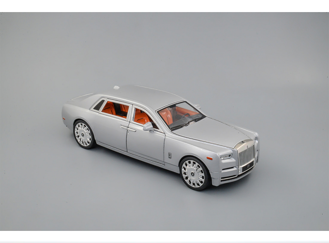 Rolls Royce Phantom VIII, серебристый 