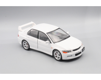 MITSUBISHI Lancer Evolution IX, белый, 20 см.