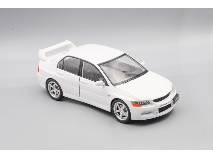 MITSUBISHI Lancer Evolution IX, белый, 20 см.