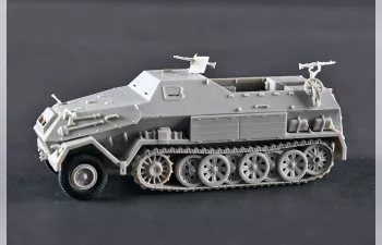 Сборная модель тяжёлый тягач Sd.Kfz.8 Gepanzerter Zugkraftwagen 12t