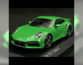 PORSCHE 911 (992) Turbo S Coupe Sport Design (2021), green