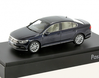 VOLKSWAGEN Passat B8, blue