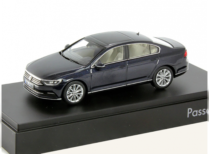 VOLKSWAGEN Passat B8, blue