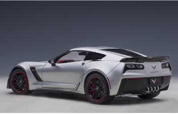 Chevrolet Corvette C7 Z06 серебристый