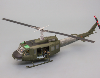 Многоцелевой вертолет U.S. UH-1D Huey, Вьетнам, 1968
