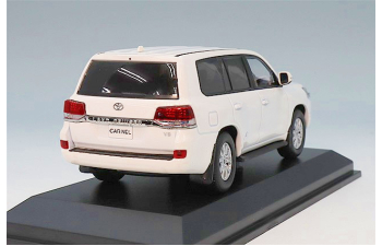 TOYOTA Land Cruiser AX G selection (URJ202) (2015), white pearl crystal shine