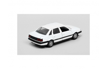 VOLKSWAGEN Passat B3, white