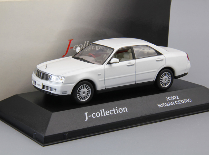 NISSAN Cedric (2001), white