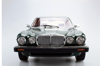 Jaguar XJ6 1982 (green)