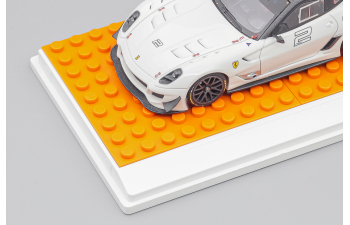 Подиум белый + LEGO оранжевый