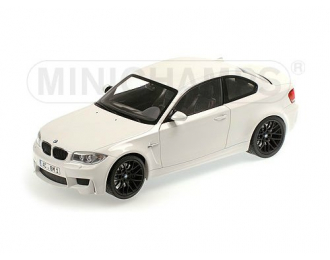 BMW 1er M COUPÉ - 2011 - WHITE (ALPINE WHITE)